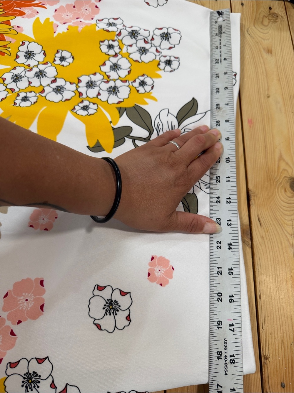 New York & Company White Pencil Skirt with Yellow, Pink & Red Floral Print SzXL - Picture 7 of 7